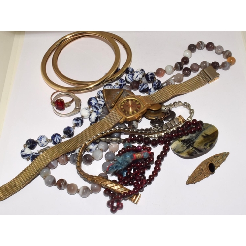 314 - Mixed antique jewellery and collectables.