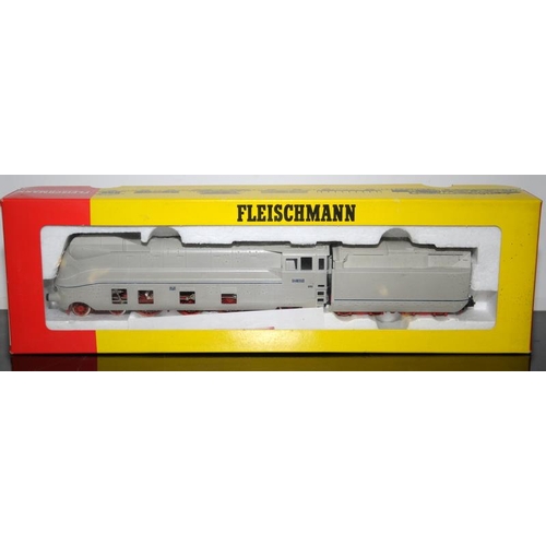 1081 - HO Gauge Fleischmann 4872 Streamlined 03 Tender Driven Locomotive. Boxed.