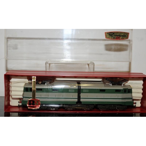 1148 - HO Gauge Rivarossi Green/Grey Electric Locomotive ref:1447. Boxed