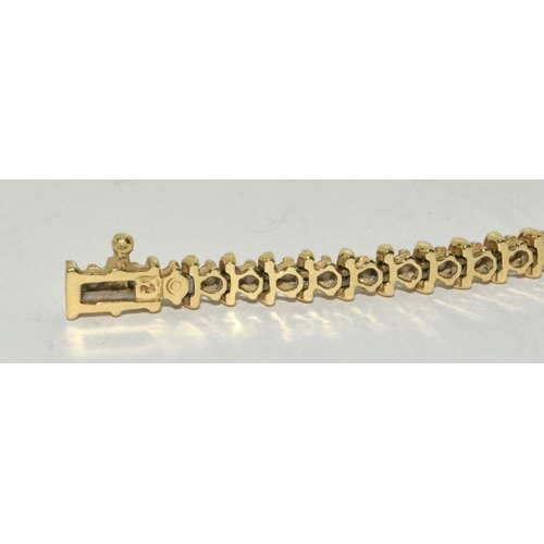 92 - 14 ct gold Diamond Tennis bracelet approx 2ct