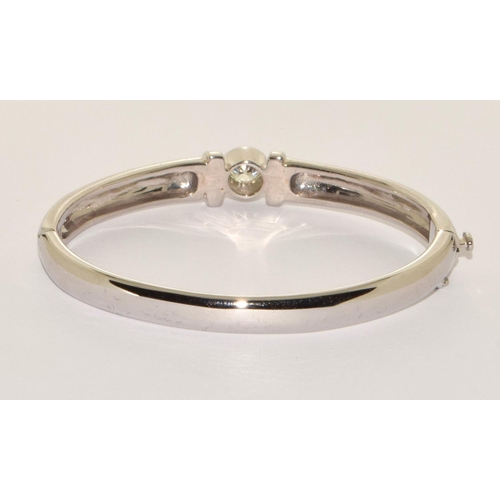 124 - 18ct white gold Diamond solitaire bangle Diamond is approx 1ct (New)