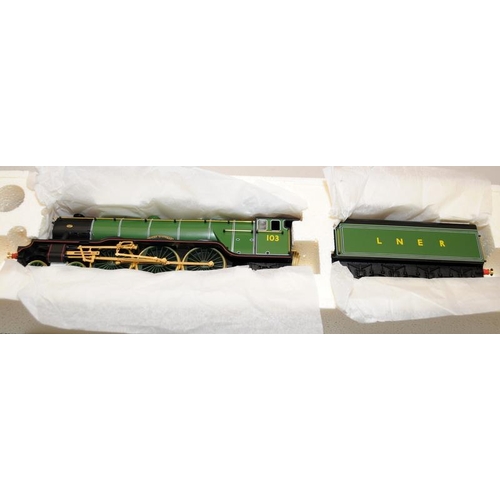 1057 - Hornby OO Gauge Special Millennium Limited Edition Flying Scotsman R2146 LNER 4-6-2 Class A3. Produc... 