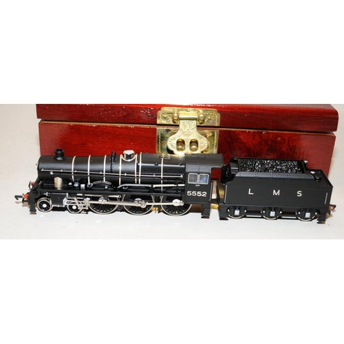 1100 - Bachmann OO Gauge LMS 5552 Silver Jubilee Locomotive. Limited Edition model. Offered in a wooden pre... 