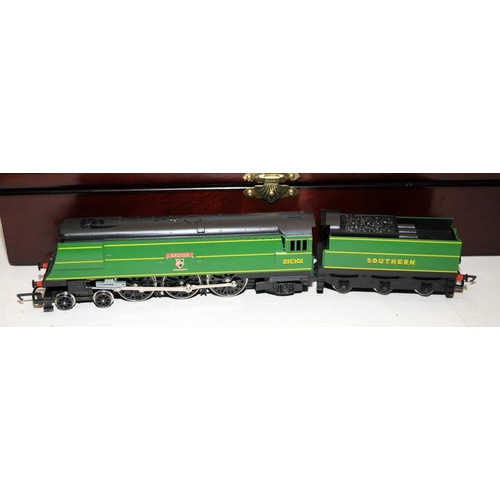 1111 - Hornby Railways OO Gauge SR 4-6-2 West Country Class Exeter. Limited edition model offered in a wood... 