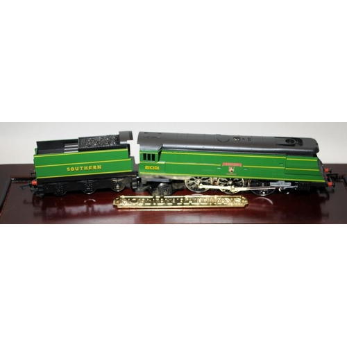 1111 - Hornby Railways OO Gauge SR 4-6-2 West Country Class Exeter. Limited edition model offered in a wood... 