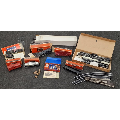 1013 - Vintage Lionel O gauge Steam Locomotive 2025 and carriages ,service box, track and other additional ... 