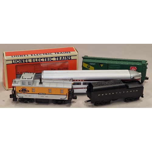 1026 - 5 x mixed O gauge loose carriages or goods wagons to include boxed as new Lionel Rio Grand caboose a... 