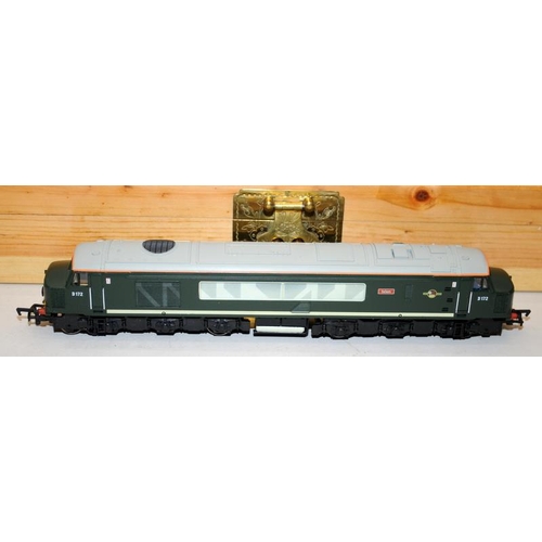 1121 - Bachmann OO Gauge limited edition Class 46 Diesel Ixion. 1713 of 2000. Offered in a wooden presentat... 