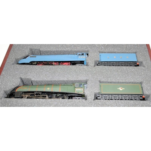 1161 - Bachmann OO Gauge limited edition set featuring 2 x the locomotive Mallard in blue and green liverie... 