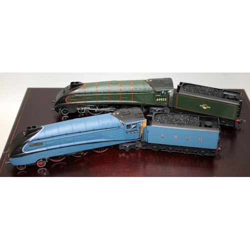1161 - Bachmann OO Gauge limited edition set featuring 2 x the locomotive Mallard in blue and green liverie... 