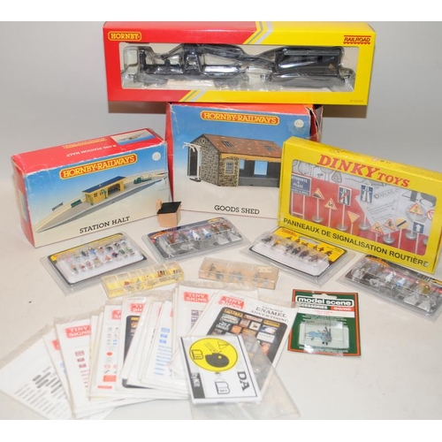 1045 - A collection of Hornby and other model railway items to include boxed r6689 Breakdown Crane, Boxed b... 