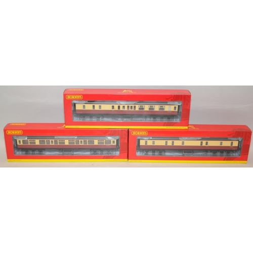 1076 - Hornby OO Gauge BR Hawksworth coaches R4404, R4405m and R4406. All boxed