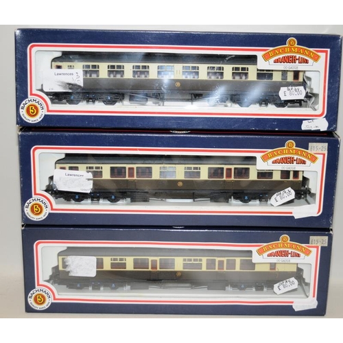 1091 - Bachmann OO Gauge Collet 60ft Chocolate/Cream coaches ref 34-051, 34-076 and 34-126. All boxed