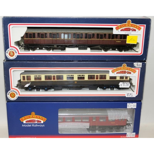 1129 - Bachmann OO Gauge Rolling Stock, 34-101 chocolate/ cream, 34-675 maroon and 39-577 BR Auto Trailer C... 