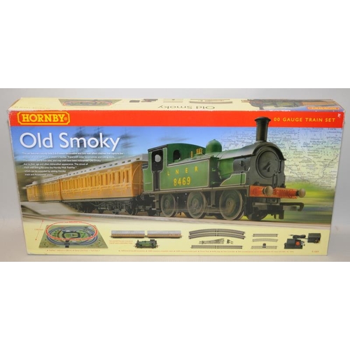 1153 - Hornby OO Gauge Old Smoky Electric Train Set R1069. Missing some track. Box has storage wear