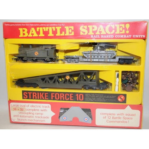 1184 - Hornby OO Gauge. Rare unopened Battle Space Strike Force 10 Train Set. Cellophane has a tear, otherw... 