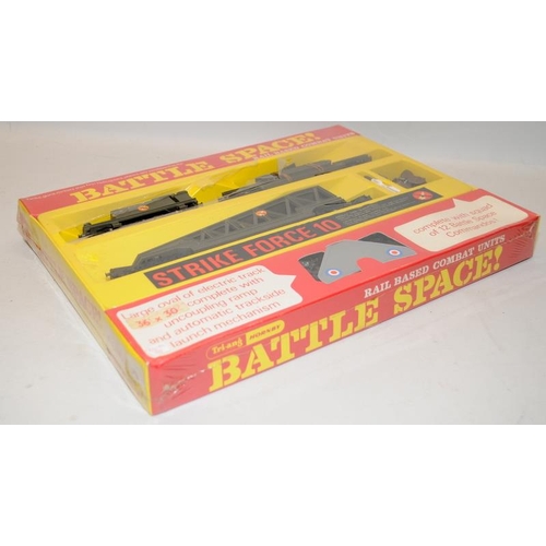 1184 - Hornby OO Gauge. Rare unopened Battle Space Strike Force 10 Train Set. Cellophane has a tear, otherw... 