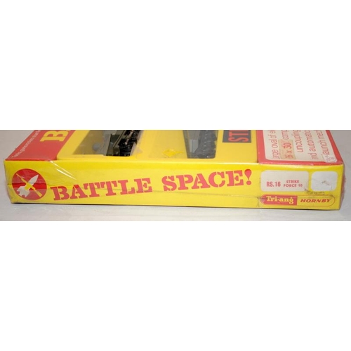 1184 - Hornby OO Gauge. Rare unopened Battle Space Strike Force 10 Train Set. Cellophane has a tear, otherw... 