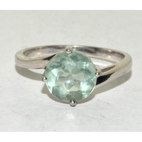 348 - A 925 silver and green stone solitaire ring Size S