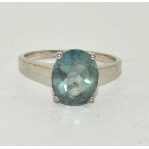 320 - A 925 silver and green stone solitaire ring size S