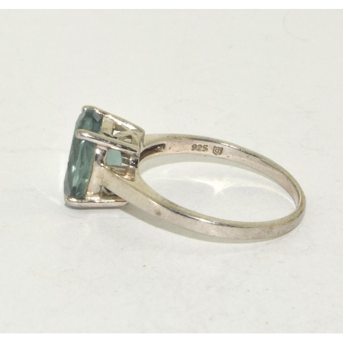 320 - A 925 silver and green stone solitaire ring size S