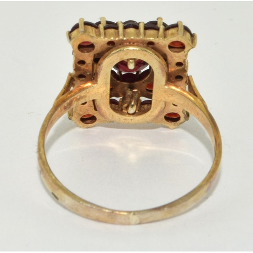 283 - 9ct gold Garnet statement ring 4g size Q