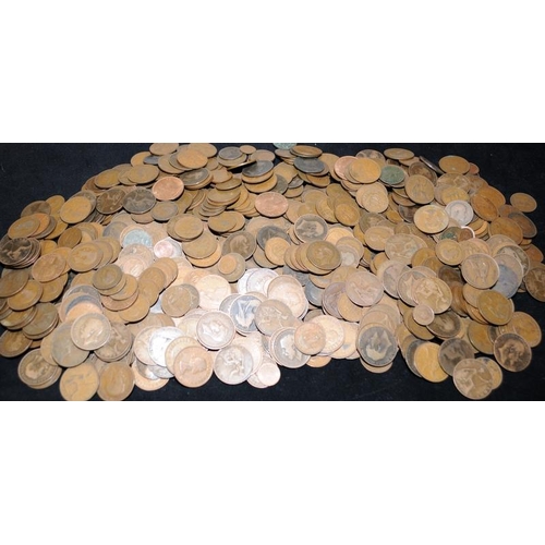 280 - Large tin of vintage GB Pennies and Half Pennies. Victoria through to Elizabeth II. Approx 6kg