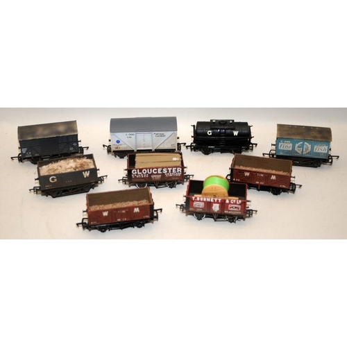 1212 - Collection of unboxed OO Gauge wagons/rolling stock. 32 in lot