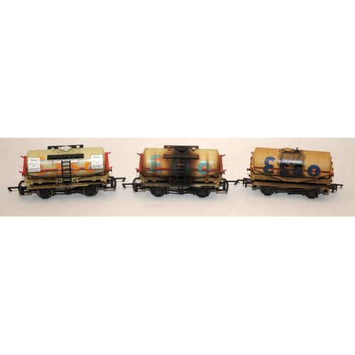 1212 - Collection of unboxed OO Gauge wagons/rolling stock. 32 in lot