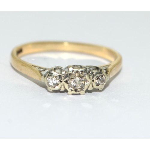 431 - Diamond trilogy ring in 18ct yellow gold Size N