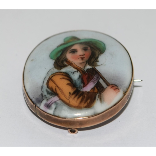 419 - Antique Victorian tests as 9ct gold painted porcelain brooch (boy)