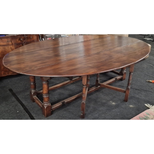 562 - Large vintage Wake table in dark stained Oak 76x243x163cm (Fully opened).