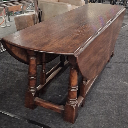 562 - Large vintage Wake table in dark stained Oak 76x243x163cm (Fully opened).