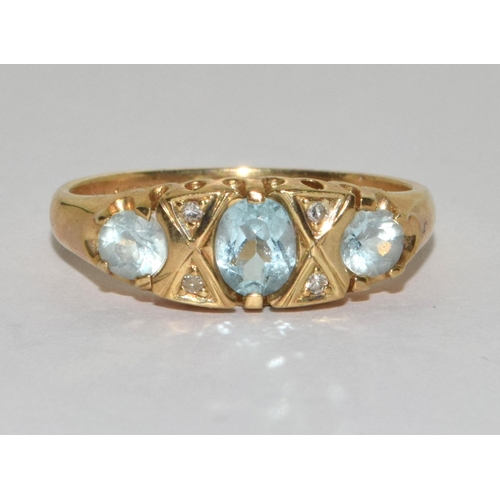 261 - 9ct gold ladies Antique set Aquamarine and Diamond ring size O