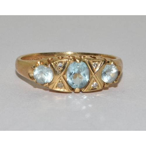 261 - 9ct gold ladies Antique set Aquamarine and Diamond ring size O