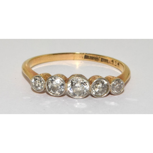 504 - 18ct gold ladies 5 stone Diamond ring approx 0.25ct size M