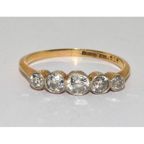 504 - 18ct gold ladies 5 stone Diamond ring approx 0.25ct size M