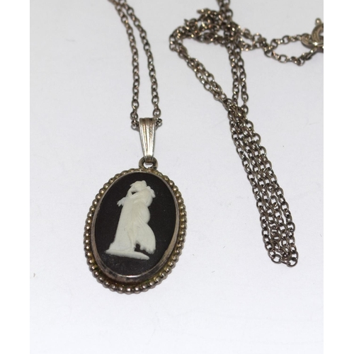 250 - 925 silver wedgwood necklace pendant