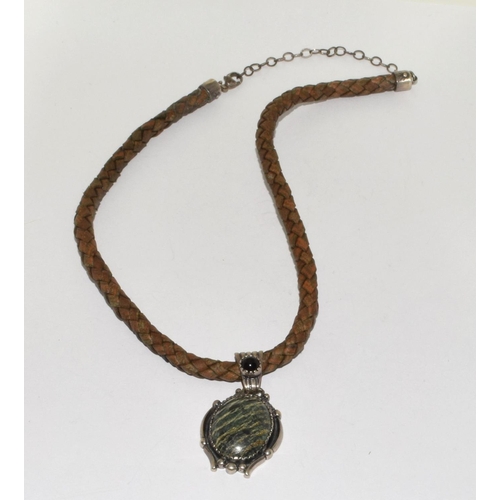 248 - American Vintage leather green onyx necklace