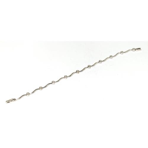 334 - 9ct white gold fancy link diamond bracelet H/M 0.25ct