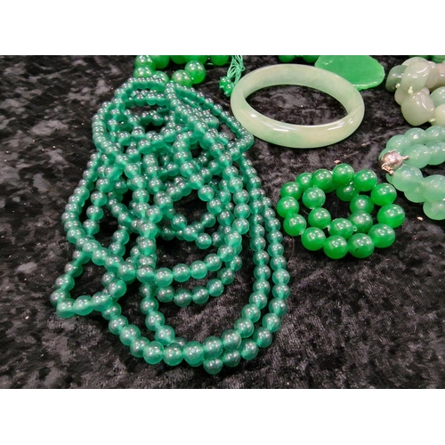 373 - Quantity of mixed Jade Jadeite jewellery