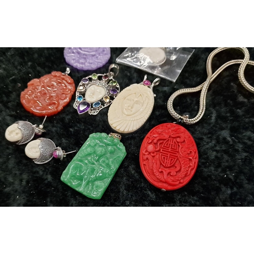 387 - 925 silver mixed jewellery to include roundels created from semi precious material