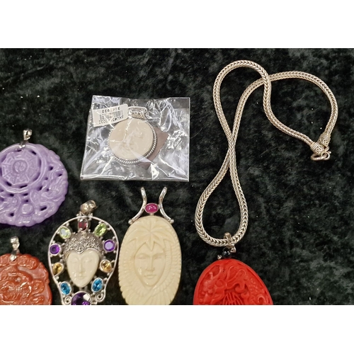 387 - 925 silver mixed jewellery to include roundels created from semi precious material