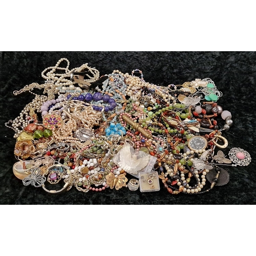 353 - Large quantity of mixed costume jewellery