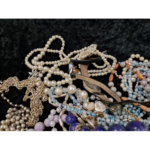 353 - Large quantity of mixed costume jewellery