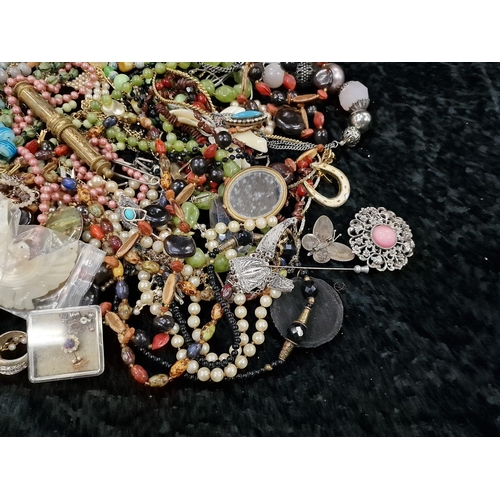 353 - Large quantity of mixed costume jewellery