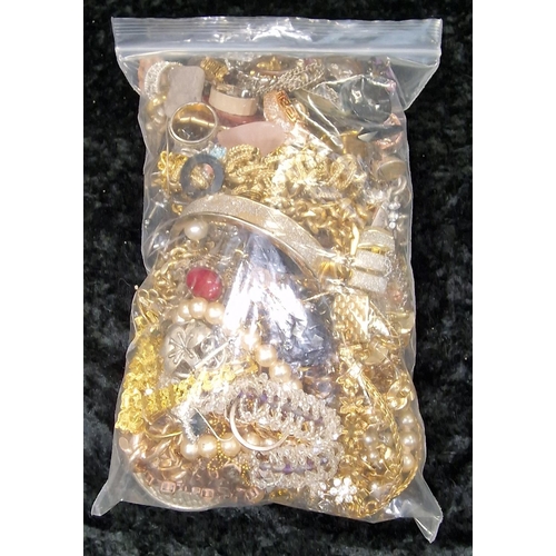 349 - A bag of costume jewellery