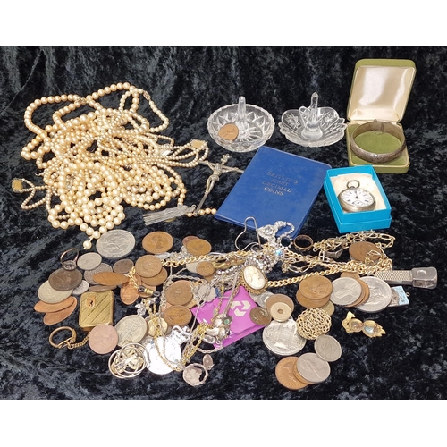 375 - Collection of mixed jewellery and curios to include silver