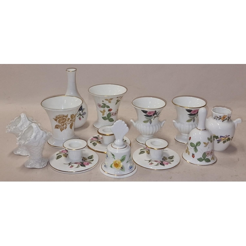 139 - Quantity of collectable Wedgewood, Ansley, and Coalport china (13)