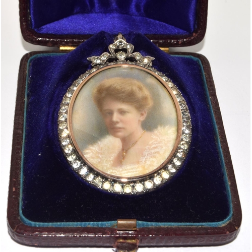 354 - Superb example of 925 silver vintage mourning brooch in fitted box displaying a porcelain portrait m... 